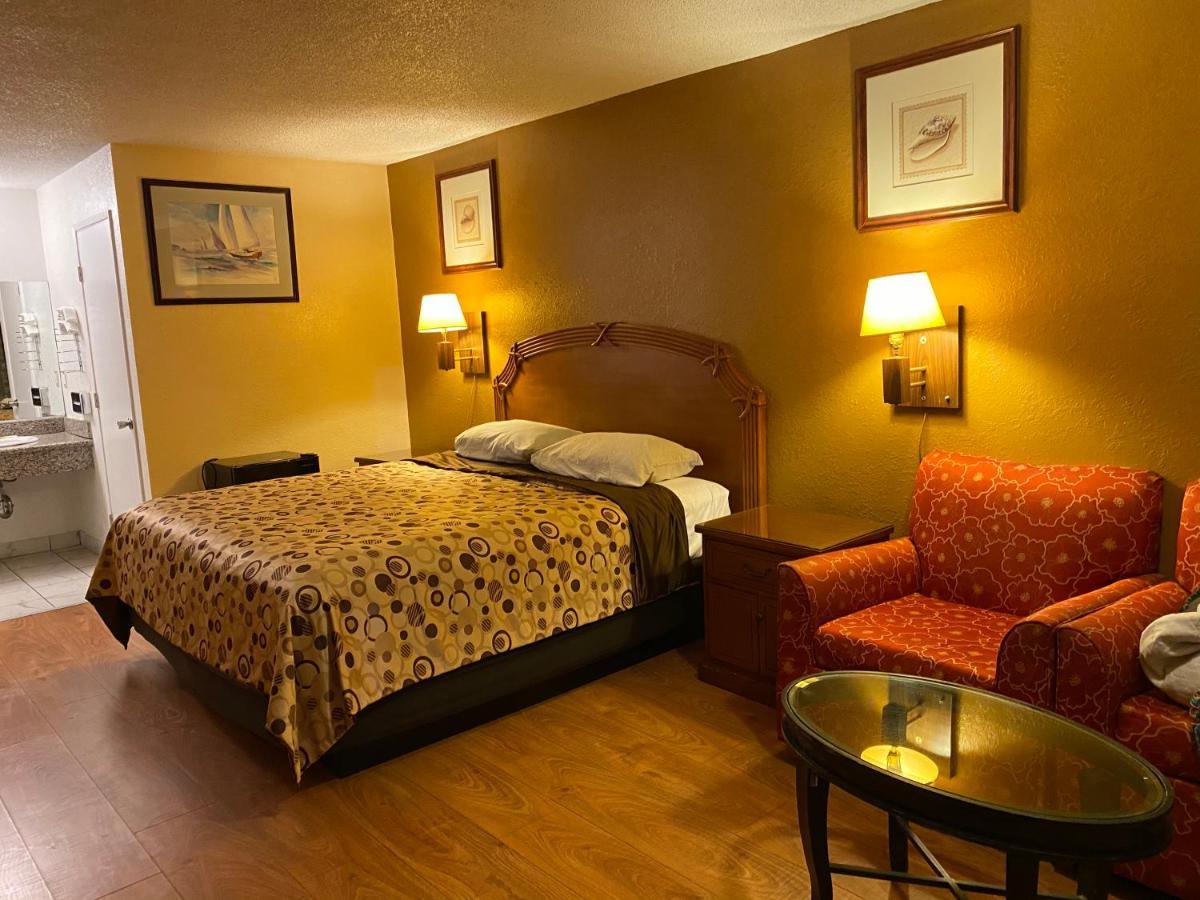 Howard Johnson By Wyndham Azusa Motel Екстериор снимка